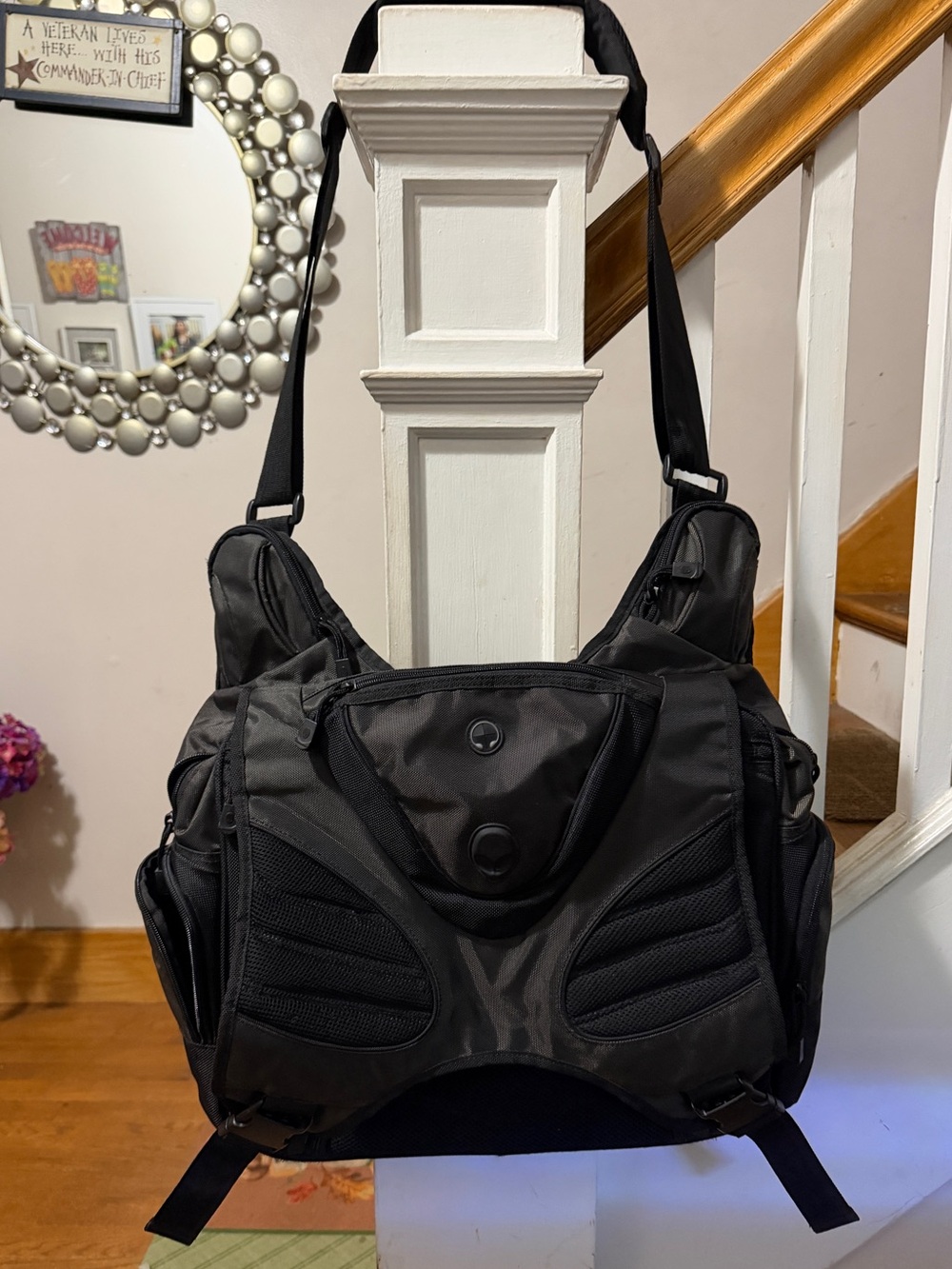 Mobile Edge Alienware Odyssey Messenger Bag.
